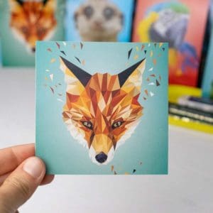 aufkleber-fuchs-lowpoly-in-der-hand fuchs aufkleber, outdoor-geeignet, 10x10cm, lowpoly illustration Fuchsportrait